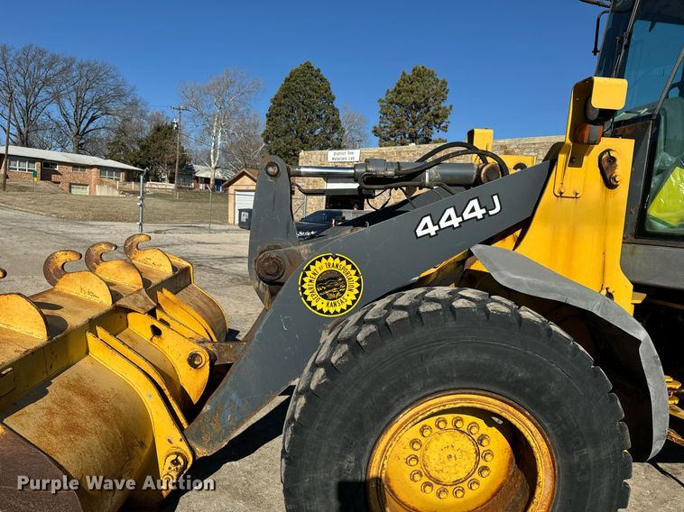 image for item DQ6220 2005 John Deere 444J wheel loader