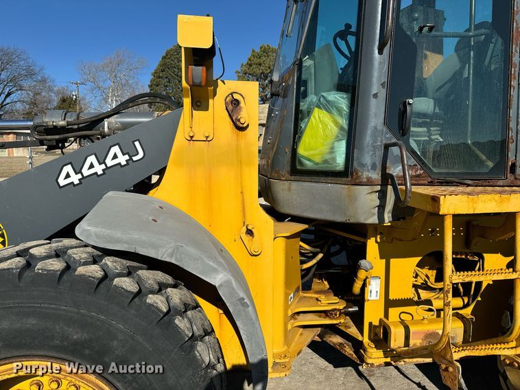 image for item DQ6220 2005 John Deere 444J wheel loader