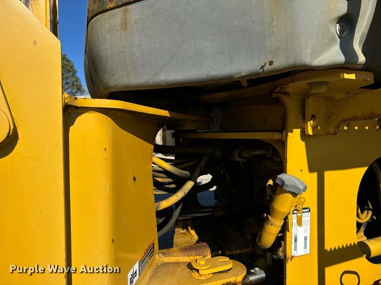 image for item DQ6220 2005 John Deere 444J wheel loader