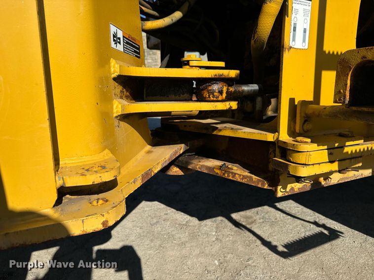 image for item DQ6220 2005 John Deere 444J wheel loader