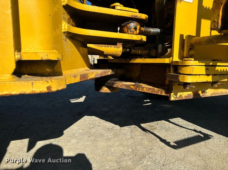 image for item DQ6220 2005 John Deere 444J wheel loader