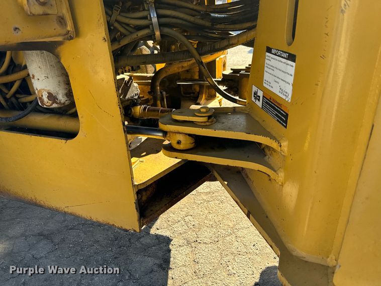 image for item DQ6220 2005 John Deere 444J wheel loader