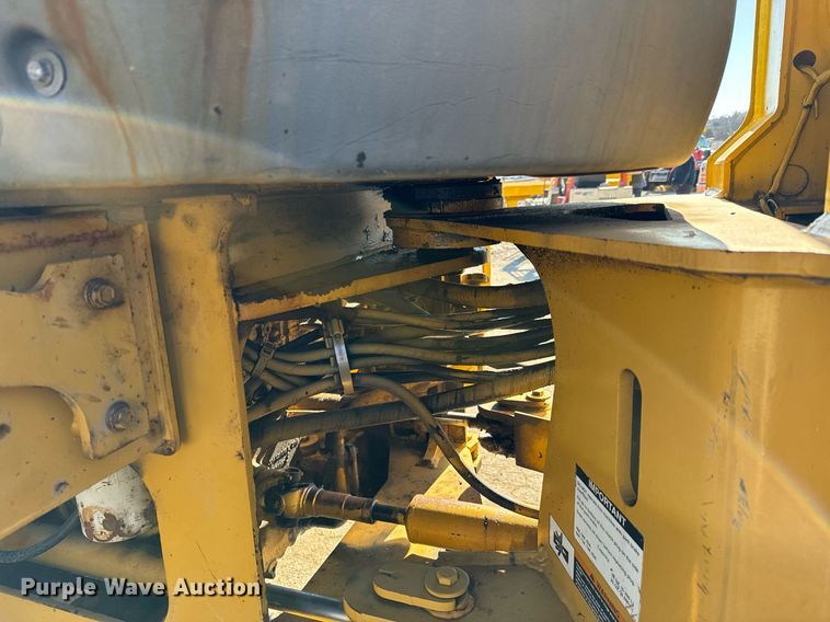 image for item DQ6220 2005 John Deere 444J wheel loader