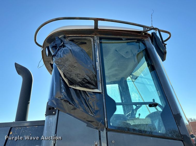 image for item DQ6220 2005 John Deere 444J wheel loader