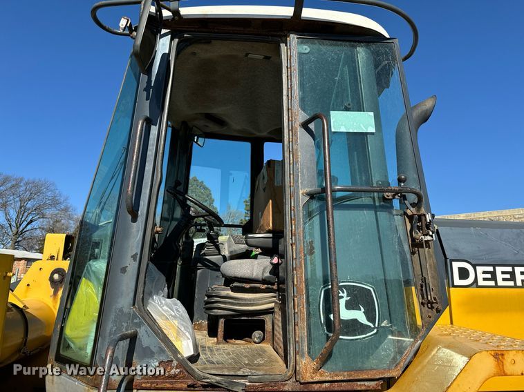 image for item DQ6220 2005 John Deere 444J wheel loader