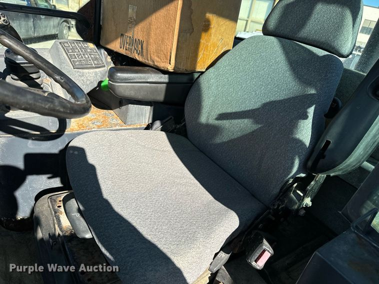 image for item DQ6220 2005 John Deere 444J wheel loader