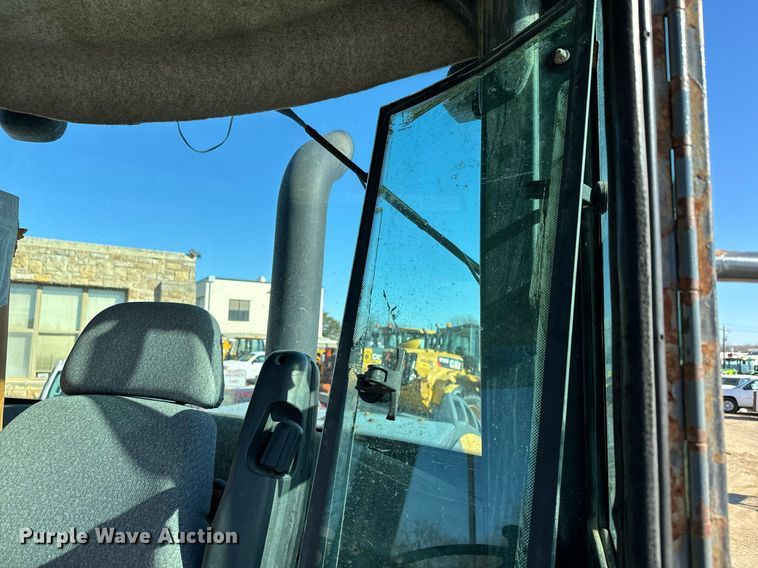 image for item DQ6220 2005 John Deere 444J wheel loader