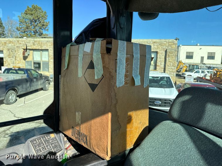 image for item DQ6220 2005 John Deere 444J wheel loader