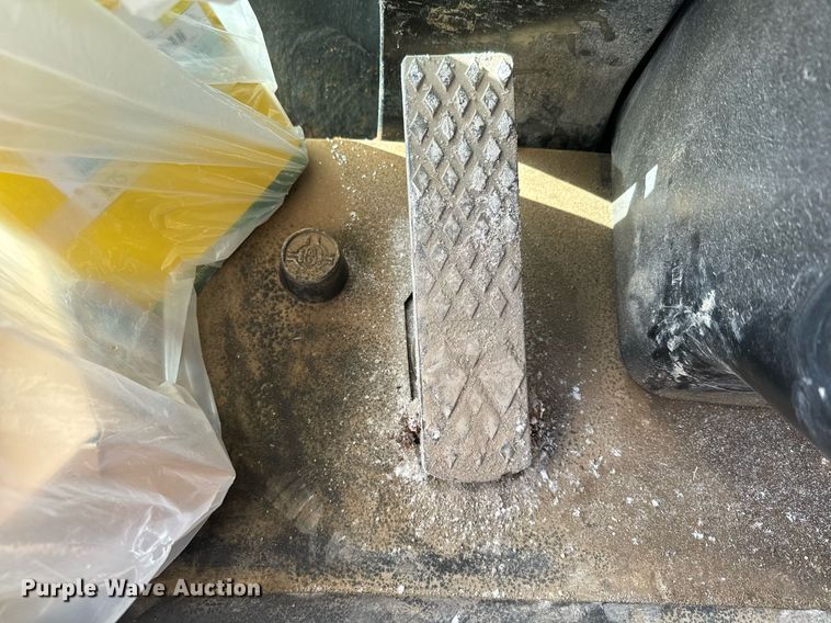 image for item DQ6220 2005 John Deere 444J wheel loader