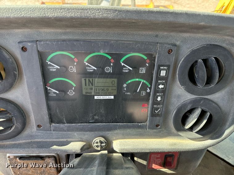 image for item DQ6220 2005 John Deere 444J wheel loader