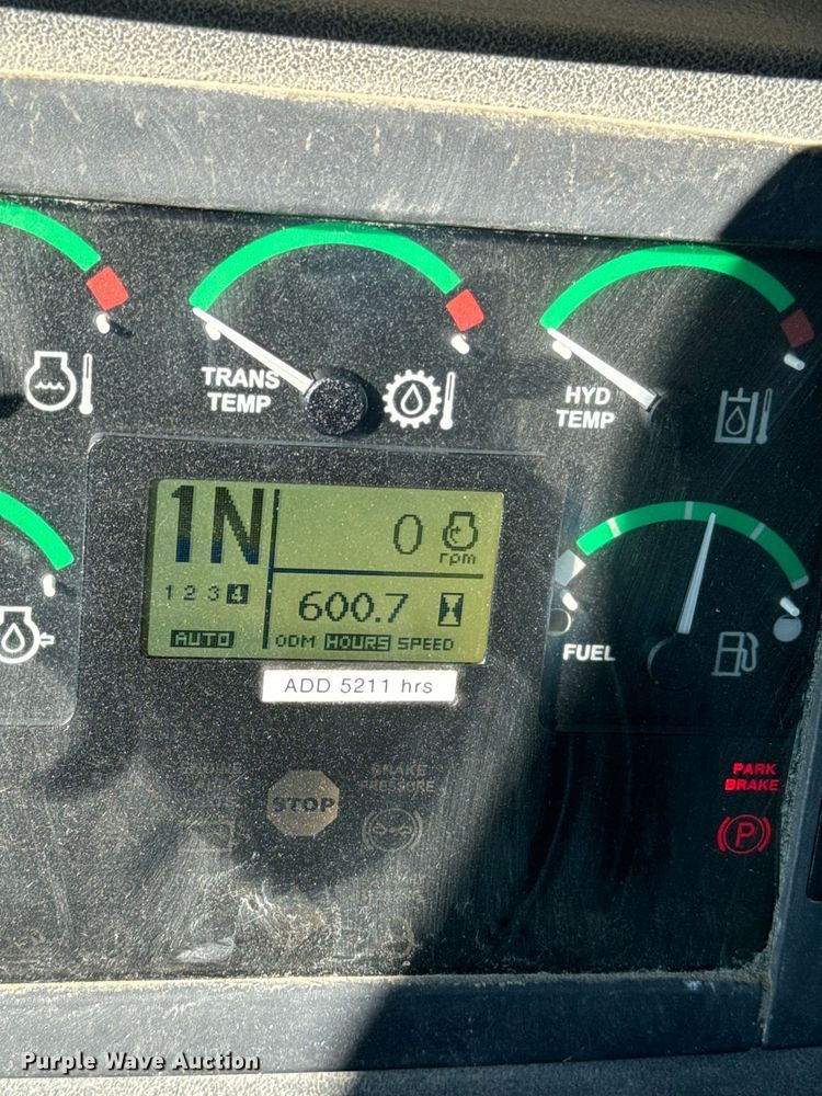 image for item DQ6220 2005 John Deere 444J wheel loader