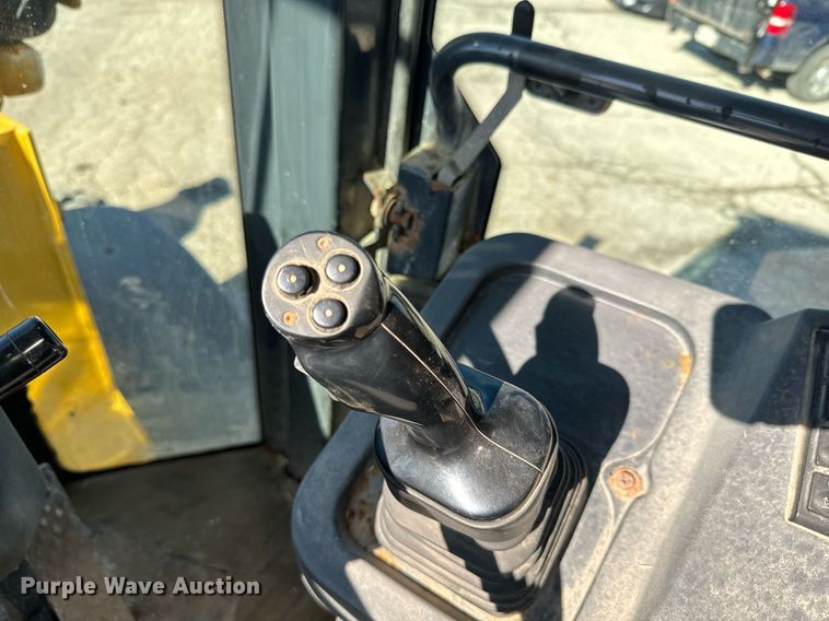 image for item DQ6220 2005 John Deere 444J wheel loader