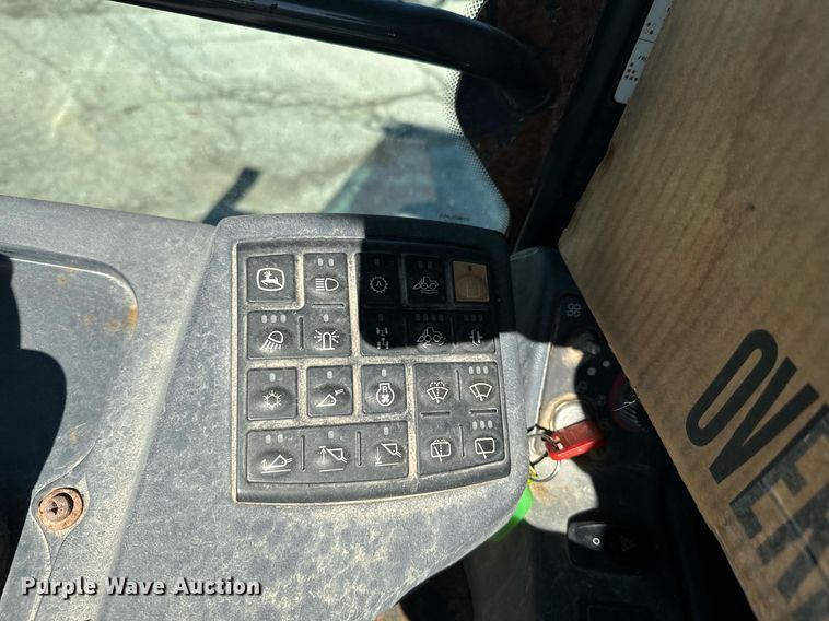 image for item DQ6220 2005 John Deere 444J wheel loader