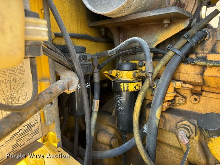 image for item DQ6220 2005 John Deere 444J wheel loader