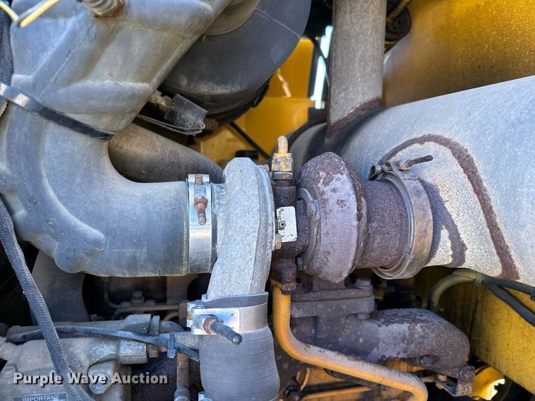 image for item DQ6220 2005 John Deere 444J wheel loader