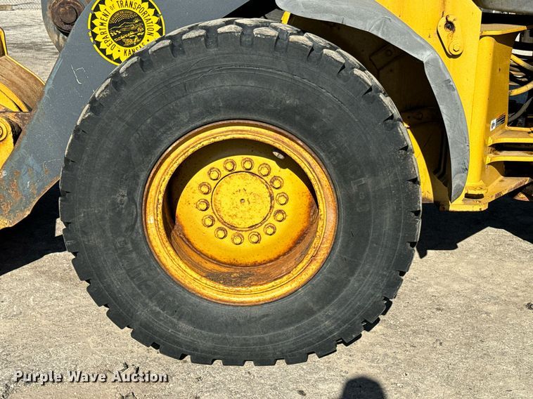 image for item DQ6220 2005 John Deere 444J wheel loader