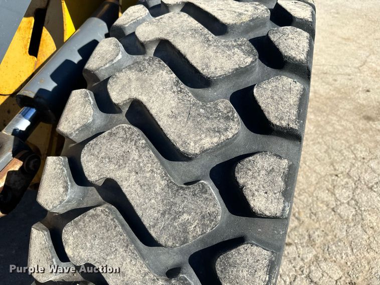 image for item DQ6220 2005 John Deere 444J wheel loader