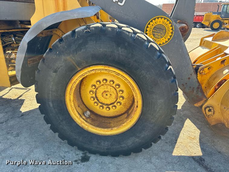 image for item DQ6220 2005 John Deere 444J wheel loader