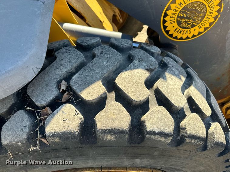 image for item DQ6220 2005 John Deere 444J wheel loader