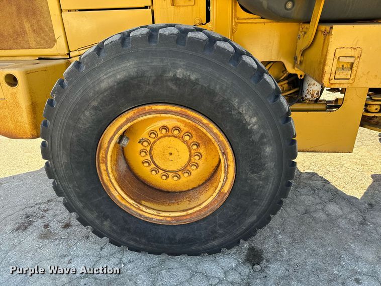 image for item DQ6220 2005 John Deere 444J wheel loader