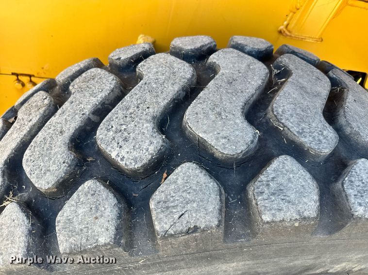 image for item DQ6220 2005 John Deere 444J wheel loader