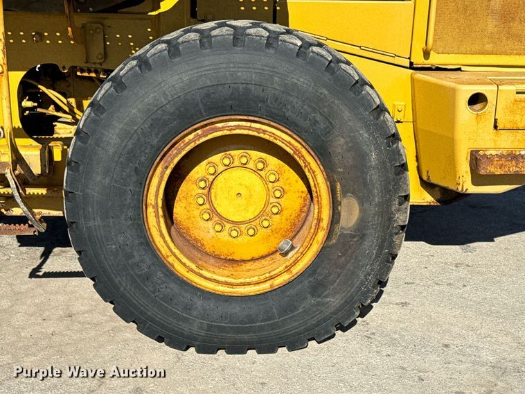 image for item DQ6220 2005 John Deere 444J wheel loader