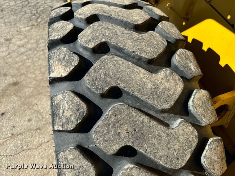 image for item DQ6220 2005 John Deere 444J wheel loader