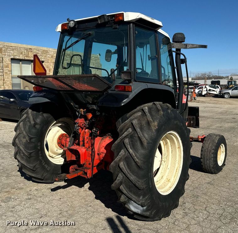 image for item DQ6221 2000 New Holland TS100 tractor