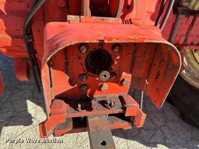 image for item DQ6221 2000 New Holland TS100 tractor