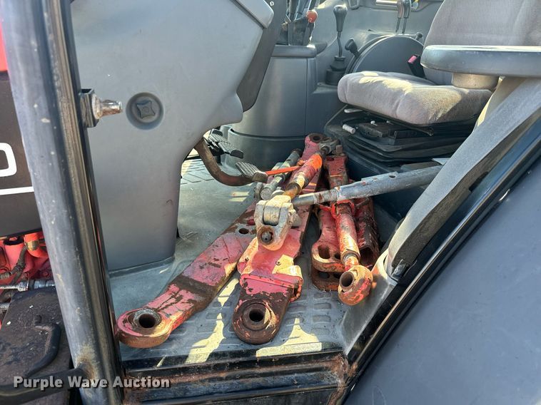 image for item DQ6221 2000 New Holland TS100 tractor