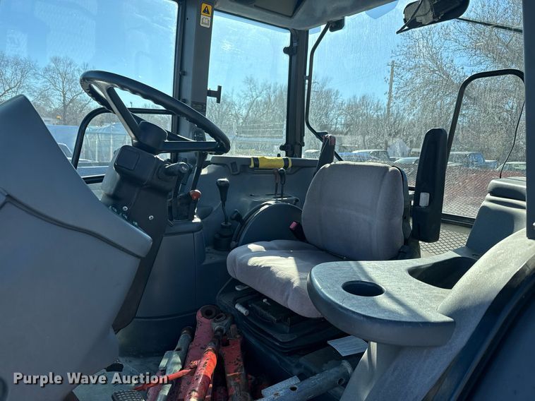 image for item DQ6221 2000 New Holland TS100 tractor