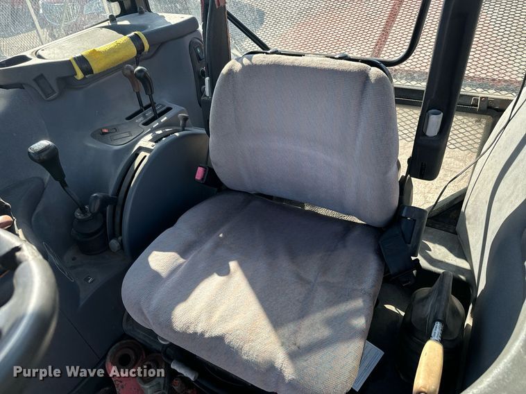 image for item DQ6221 2000 New Holland TS100 tractor