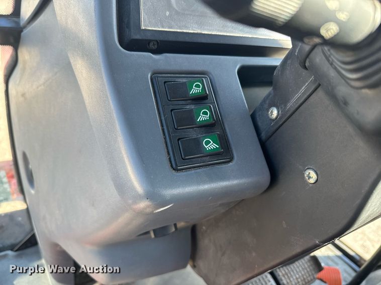 image for item DQ6221 2000 New Holland TS100 tractor