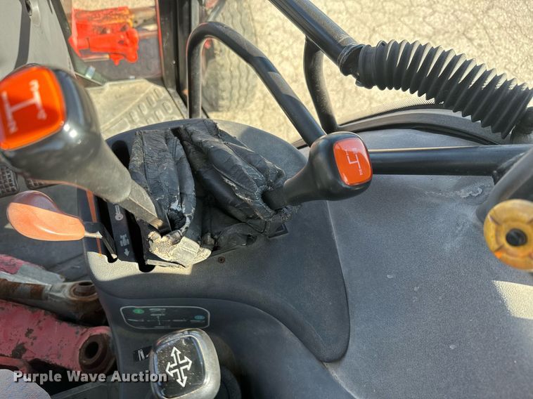 image for item DQ6221 2000 New Holland TS100 tractor