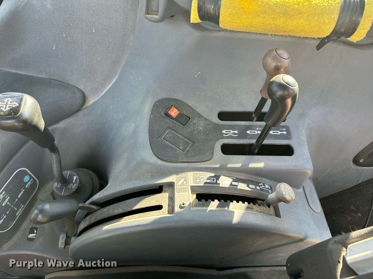 image for item DQ6221 2000 New Holland TS100 tractor