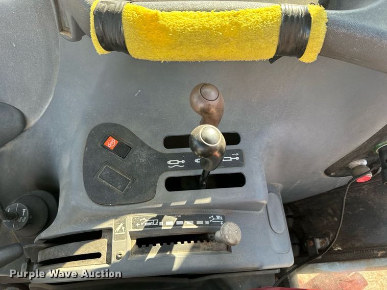 image for item DQ6221 2000 New Holland TS100 tractor