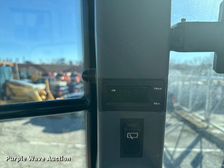 image for item DQ6221 2000 New Holland TS100 tractor