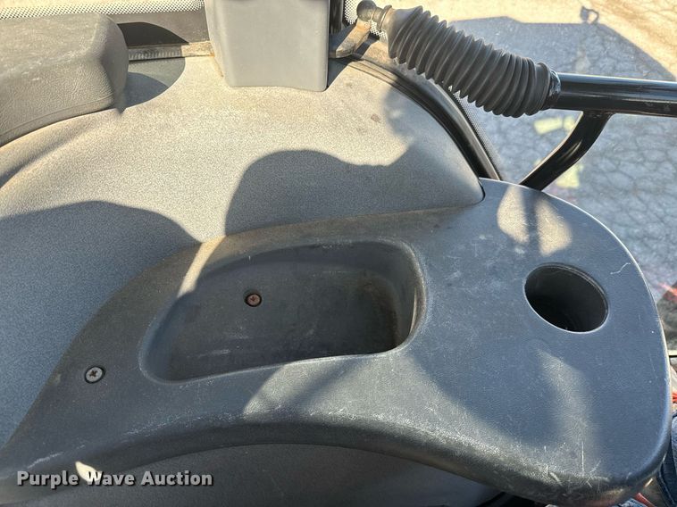 image for item DQ6221 2000 New Holland TS100 tractor