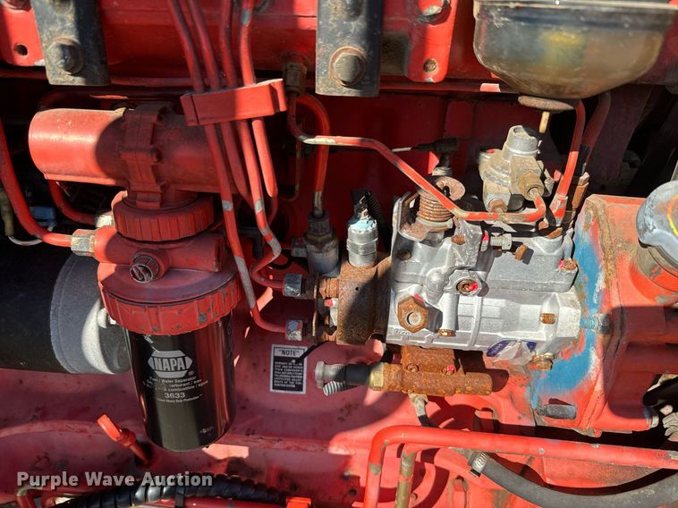 image for item DQ6221 2000 New Holland TS100 tractor