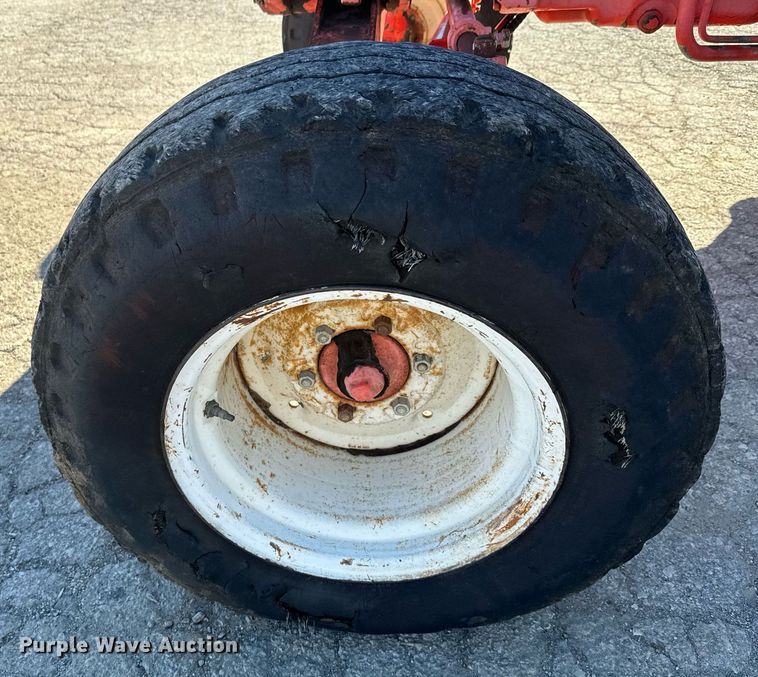 image for item DQ6221 2000 New Holland TS100 tractor