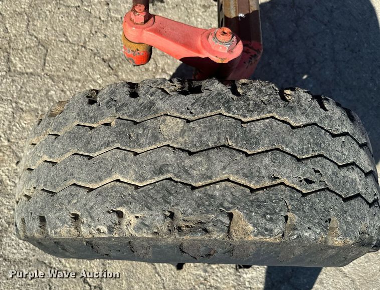 image for item DQ6221 2000 New Holland TS100 tractor