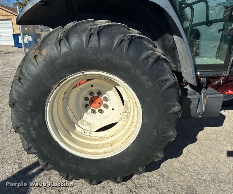 image for item DQ6221 2000 New Holland TS100 tractor