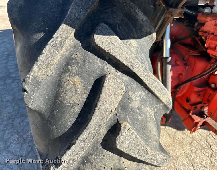 image for item DQ6221 2000 New Holland TS100 tractor