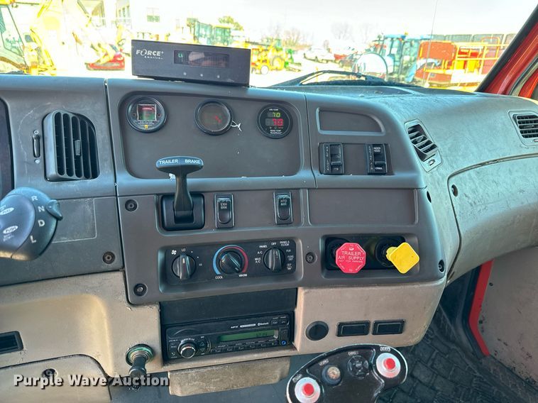 image for item DQ6223 2003 Sterling LT7500 dump truck