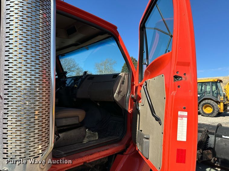 image for item DQ6223 2003 Sterling LT7500 dump truck