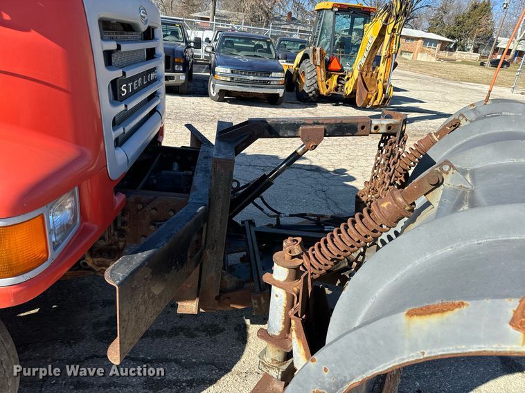 image for item DQ6224 2005 Sterling LT7500 dump truck