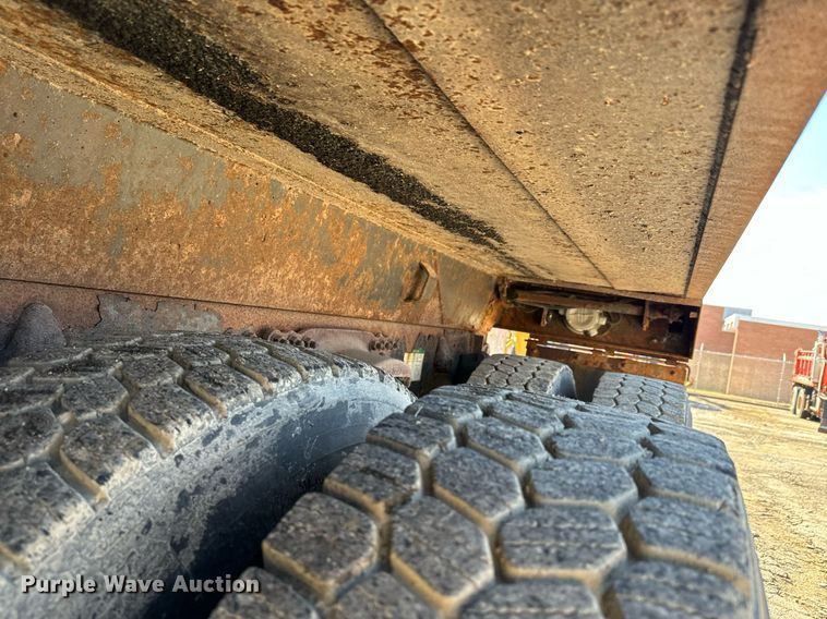 image for item DQ6224 2005 Sterling LT7500 dump truck