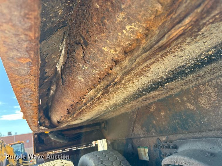 image for item DQ6224 2005 Sterling LT7500 dump truck