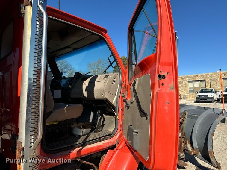 image for item DQ6224 2005 Sterling LT7500 dump truck