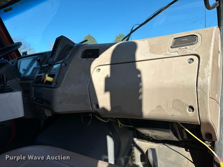 image for item DQ6224 2005 Sterling LT7500 dump truck